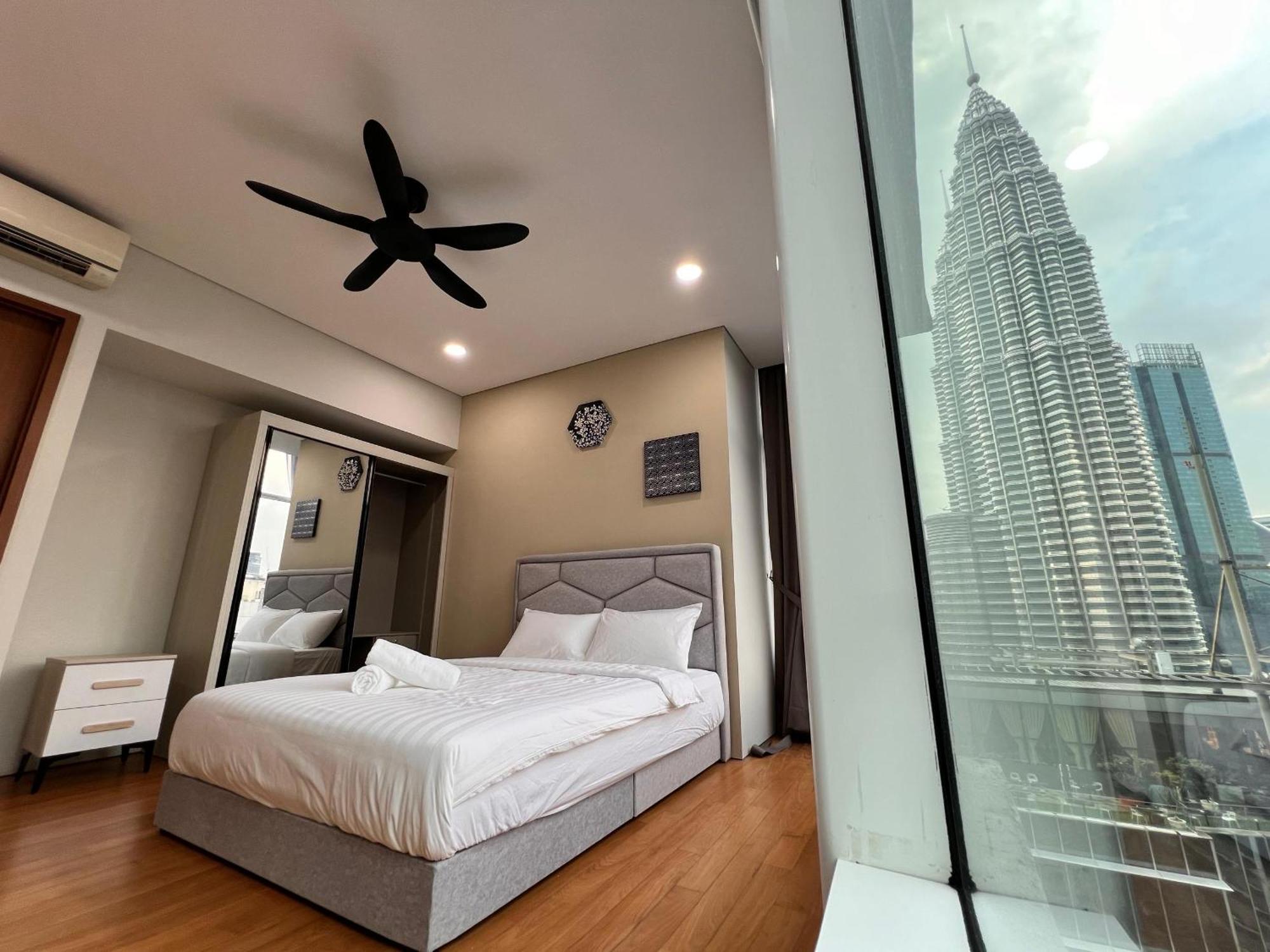 Sky Suites At Klcc By Mitstay Куала-Лумпур Экстерьер фото