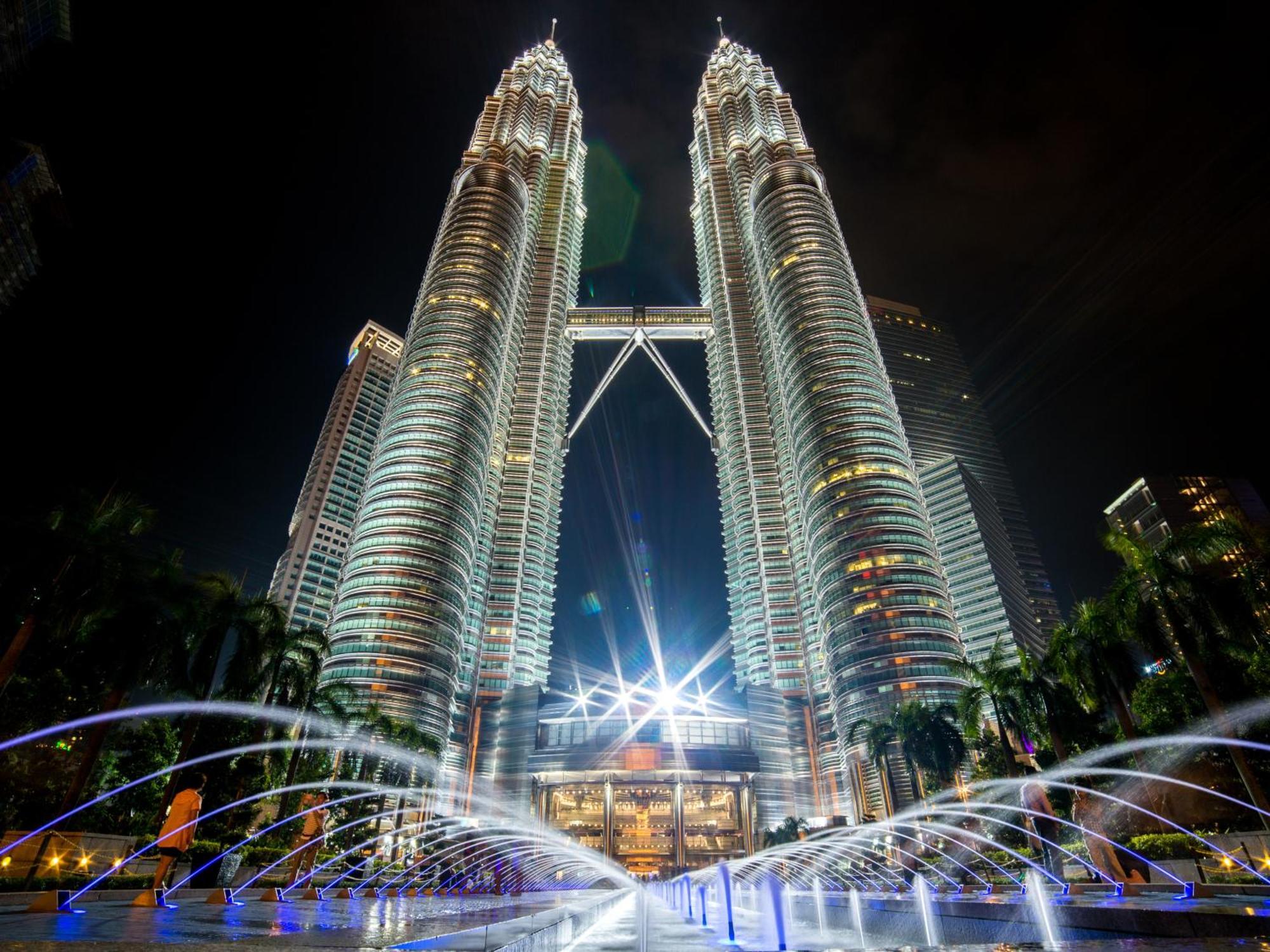 Sky Suites At Klcc By Mitstay Куала-Лумпур Экстерьер фото