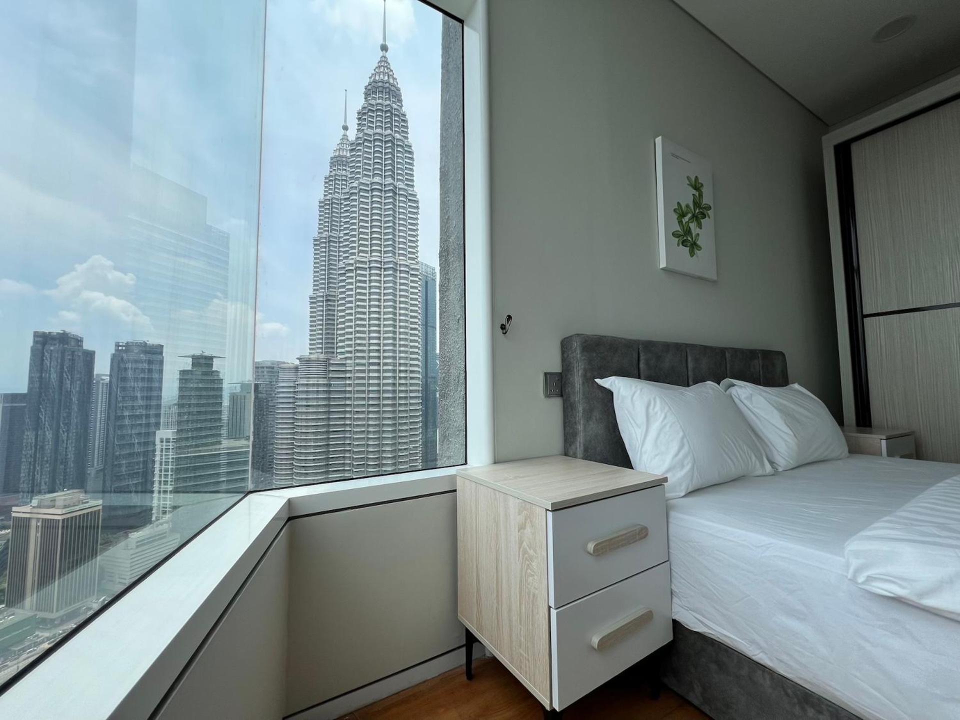 Sky Suites At Klcc By Mitstay Куала-Лумпур Экстерьер фото