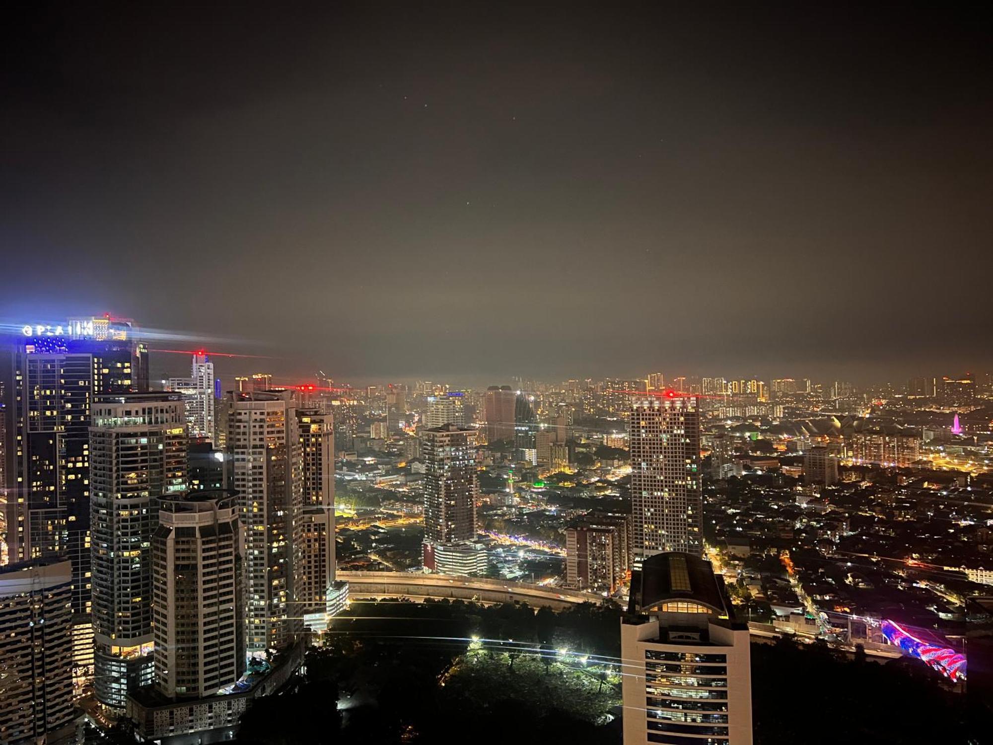 Sky Suites At Klcc By Mitstay Куала-Лумпур Экстерьер фото