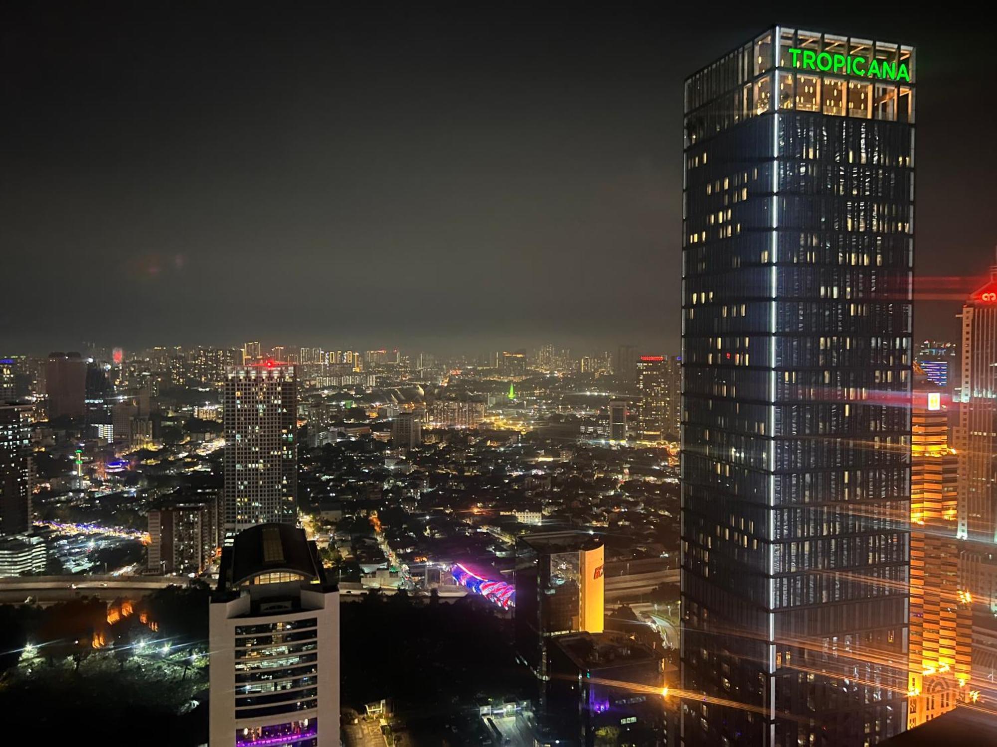 Sky Suites At Klcc By Mitstay Куала-Лумпур Экстерьер фото