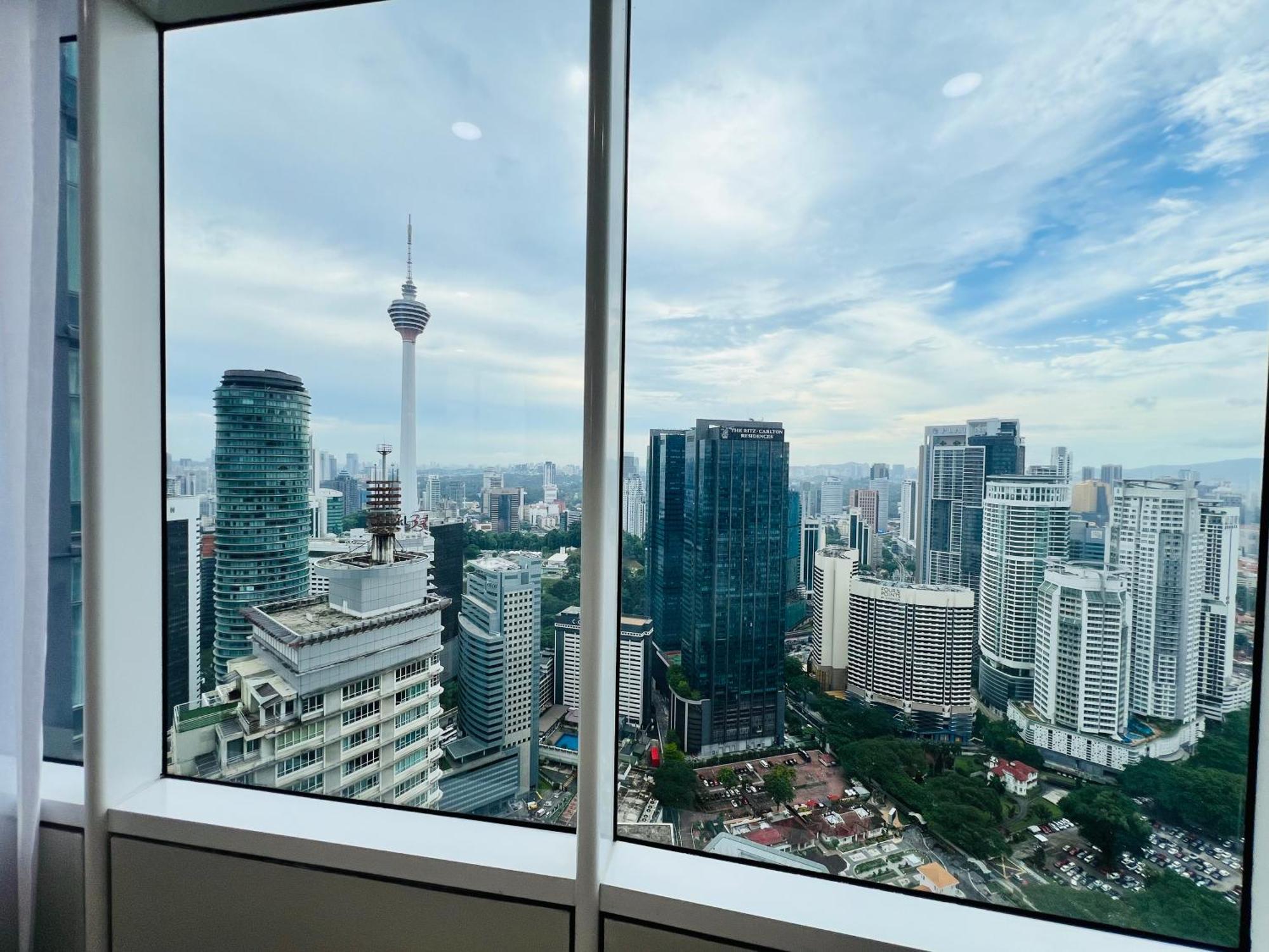 Sky Suites At Klcc By Mitstay Куала-Лумпур Экстерьер фото