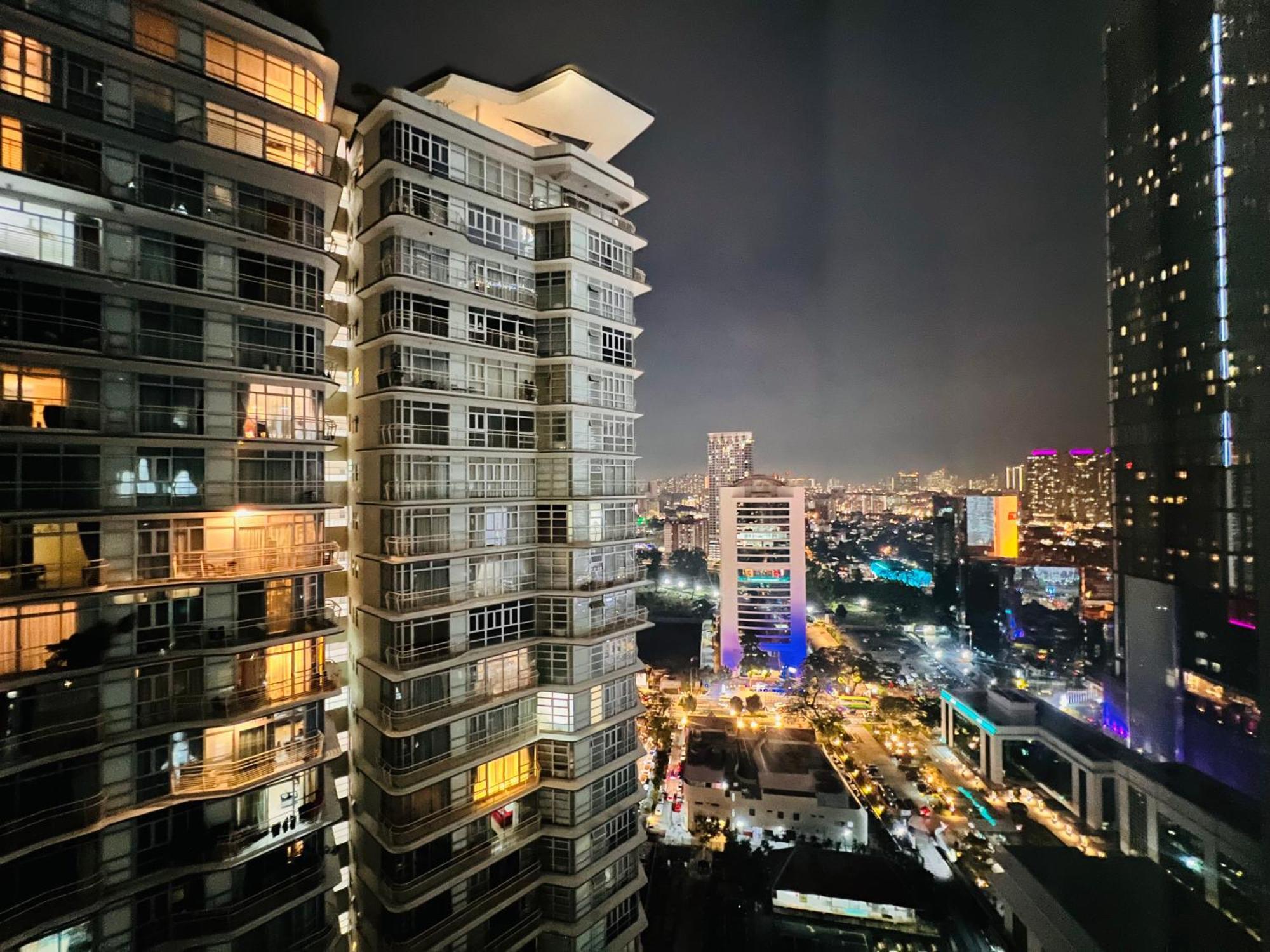 Sky Suites At Klcc By Mitstay Куала-Лумпур Экстерьер фото